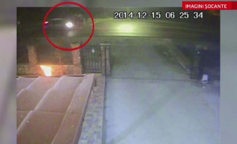 IMAGINI CAMERA DE SUPRAVEGHERE. Momentul in care o masina intra in plin intr-un grup de femei care traversau regulamentar