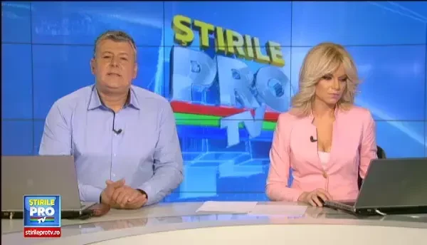 Petrecere de Craciun in New York si maraton umanitar cu sase mii de Mosi Craciuni in Franta