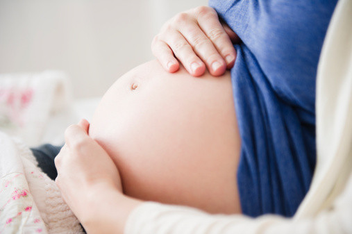 O fetita din Paraguay a nascut la varsta de 11 ani, dupa ce tatal vitreg a violat-o. Autoritatile i-au interzis sa faca avort