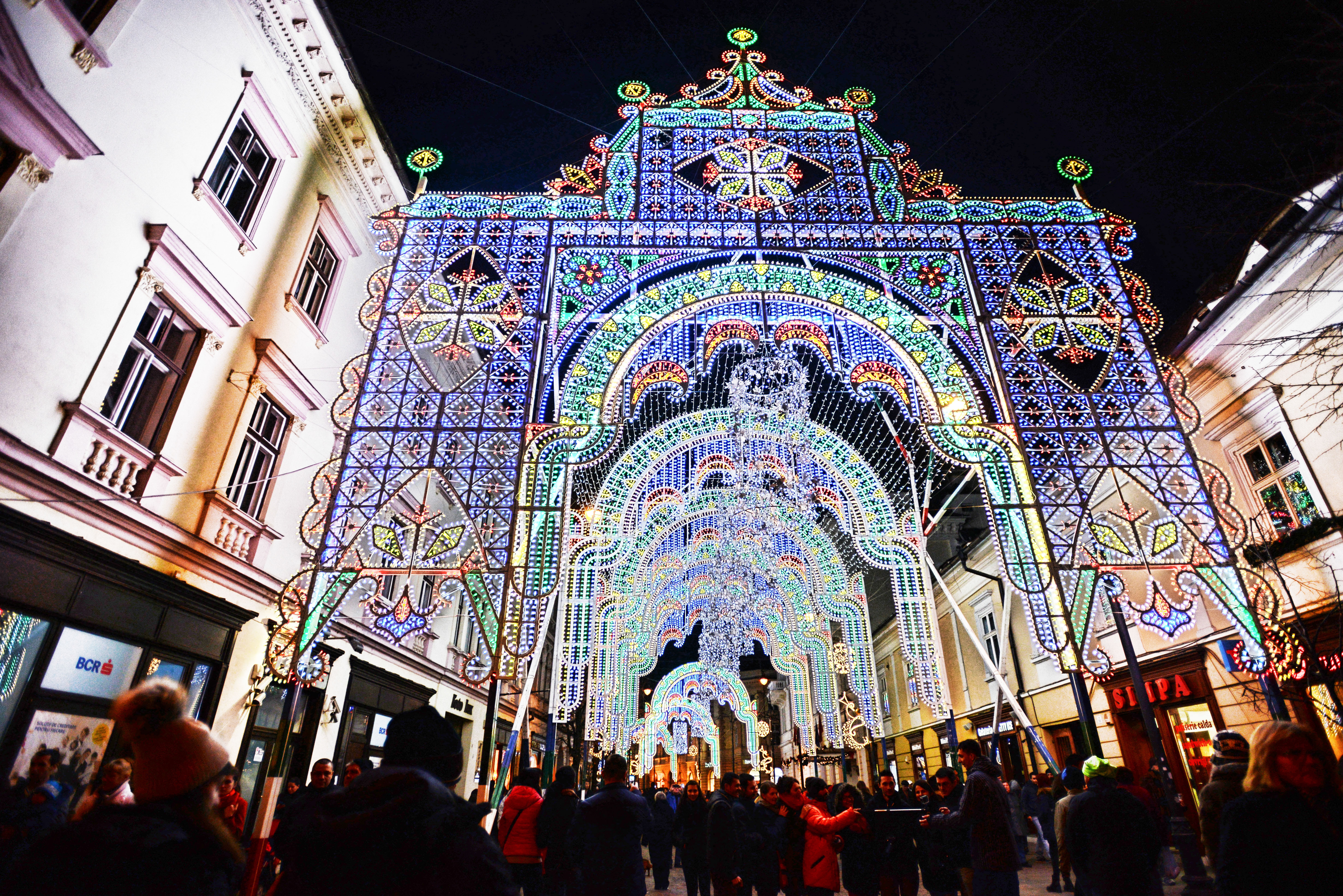 “Sibiu Lights and More”. Zeci de mii de leduri au colorat aseara bulevardul Nicolae Balcescu