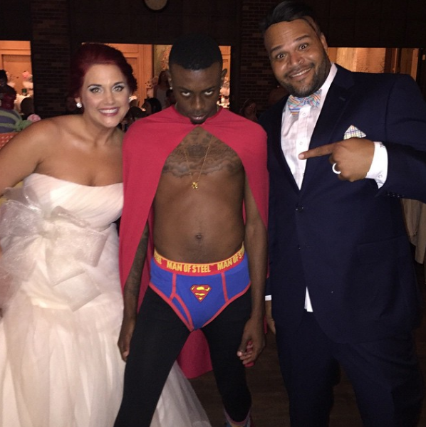 Momentul in care toti invitatii de la o nunta au ras cu lacrimi. Cine si-a facut aparitia in mijlocul ceremoniei