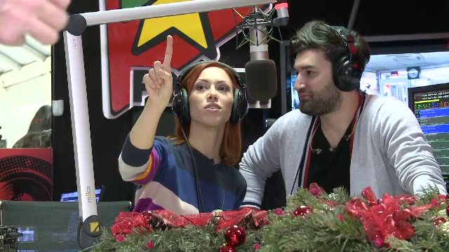 Primul duet realizat de Smiley si Aliona, finalista de la Vocea Romaniei. Cum suna colindul compus de artist