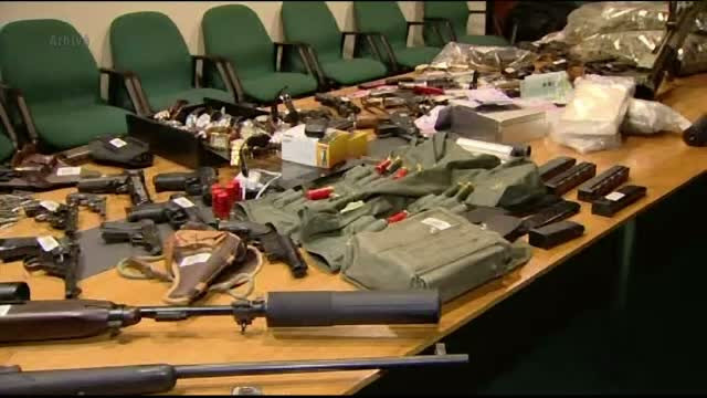 Doi romani si un fost deputat italian au fost arestati in Muntenegru. Planuiau sa vanda arme organizatiei teroriste FARC