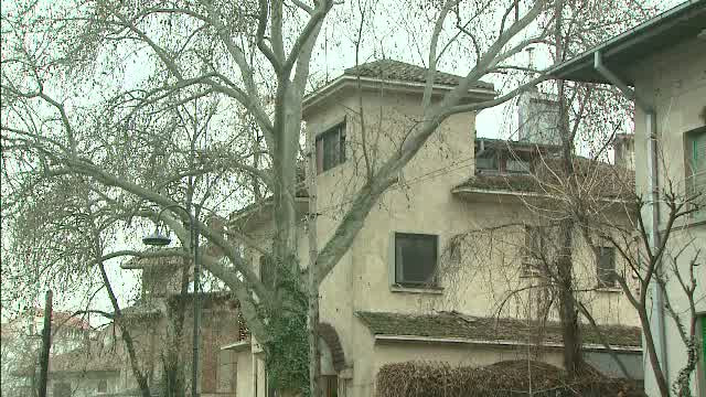 Guvernul scoate la vanzare vila cu 8 camere in care locuieste Mircea Geoana. Senatorul plateste 3.200 de euro pe luna chirie