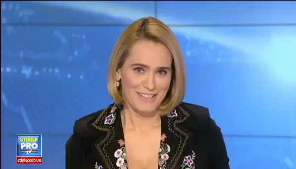 Mos Craciun a vizitat mai multe scoli din Capitala si le-a oferit elevilor daruri. Copiii i-au promis ca vor fi cuminti