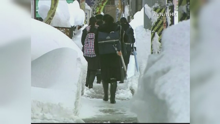 Munti de zapada in Japonia. Iarna a dus la intarzierea exceptionala a trenurilor de mare viteza Shinkansen