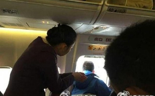 "Voiam sa iau o gura de aer". Gestul incredibil facut de un chinez, aflat la bordul unui avion care tocmai decola