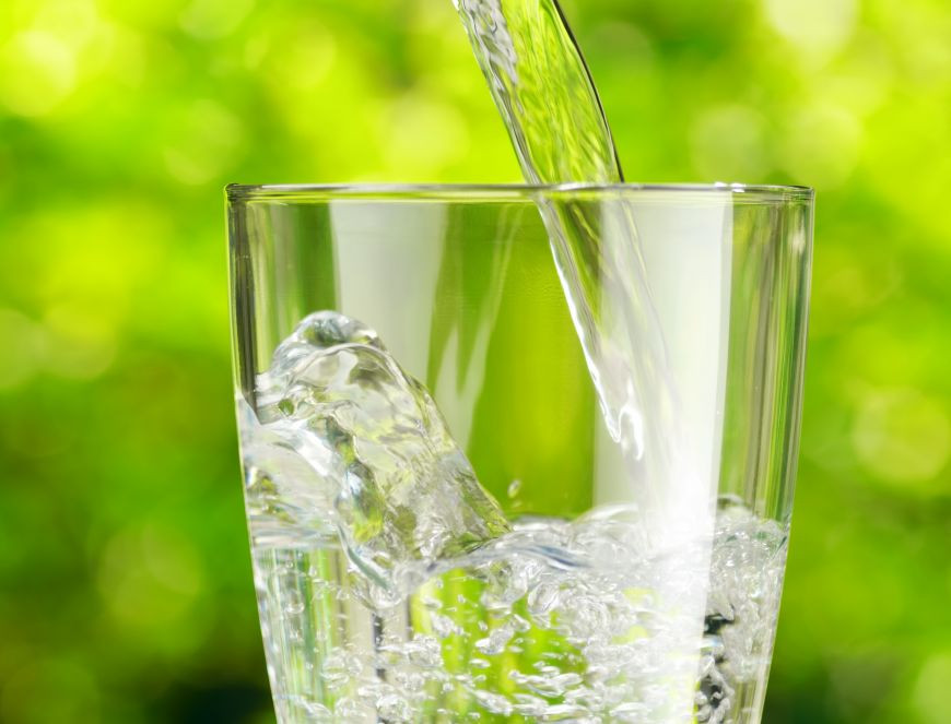 Tanara din SUA care este alergica la apa. Poate sa moara daca transpira sau daca face duș