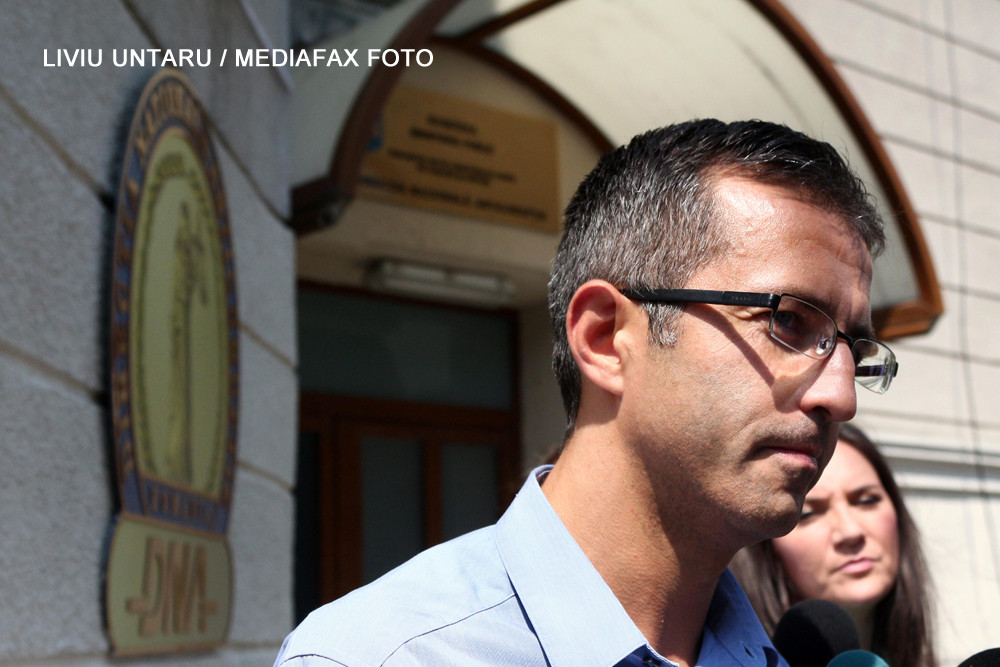 Bacau, judetul unde coruptia se intinde de la catedrala pana la aeroport. "Dumneavoastra ii spuneti spaga, eu ii spun conditionare"