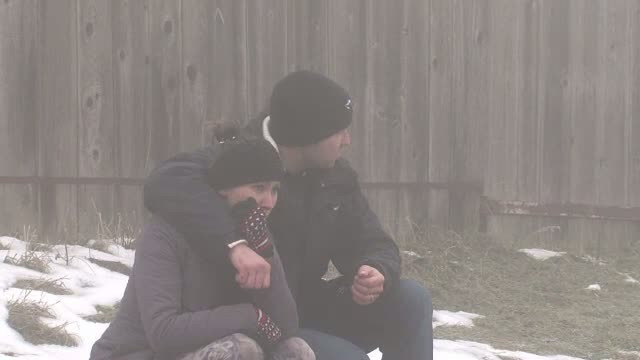 Un barbat si cei doi fii ai sai, gasiti morti in casa. Cauza tragediei, o improvizatie facuta la televizor