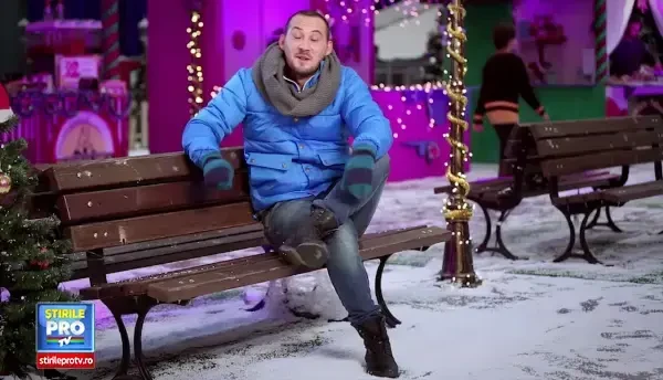 Ce a scris Stefan Stan pe invitatiile pentru petrecerea sa de Craciun: Sa stie fetele ca e cald la mine in casa