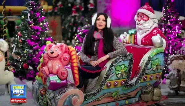 M-au oprit doi bunici pe scara, am crezut ca ma intreaba de intretinere. Ce pateste Corina Caragea cand colinda prin casa