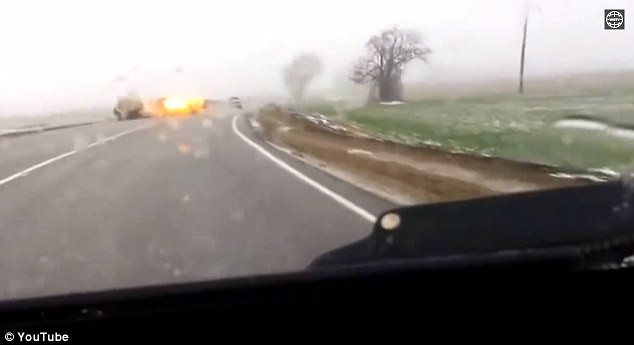 O masina a explodat in mers dupa ce a fost lovita de fulger: In interior 4 hoti care furasera dintr-o biserica VIDEO