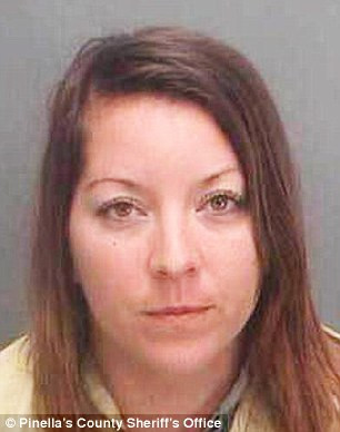 Reactia unei tinere cand bunica ei nu i-a acceptat cererea de prietenie pe Facebook. Nepoata a ajuns in arestul politiei