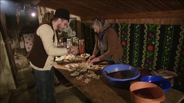 RETETE DE CRACIUN cu Chef FOA. Secretul cu untura de rata si ardei iute pentru un gust "a la MasterChef" al sarmalutelor