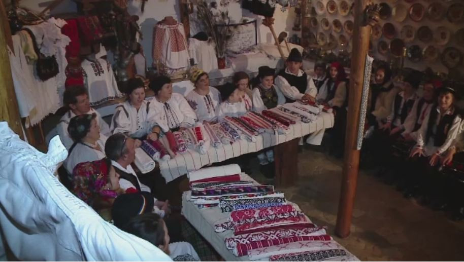 Povestea familiei Capusan, care si-a transformat casa intr-un adevarat muzeu al Craciunului. "Oamenii sunt impresionati"