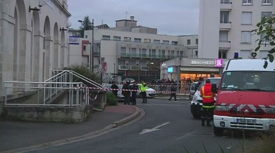 A strigat "Allah e mare!" si apoi a bagat in spital trei politisti din Franta. Atacatorul a fost impuscat mortal