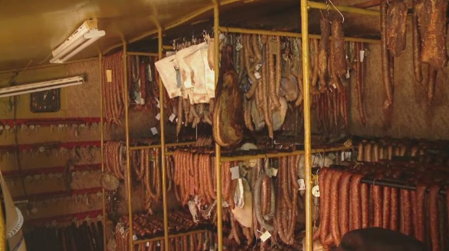 Costita uscata cu miros de brad, carnati afumati sau toba. Cum pregatim corect cele mai cautate bunatati de Craciun