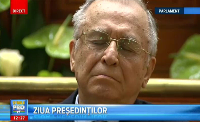 Ion Iliescu doarme