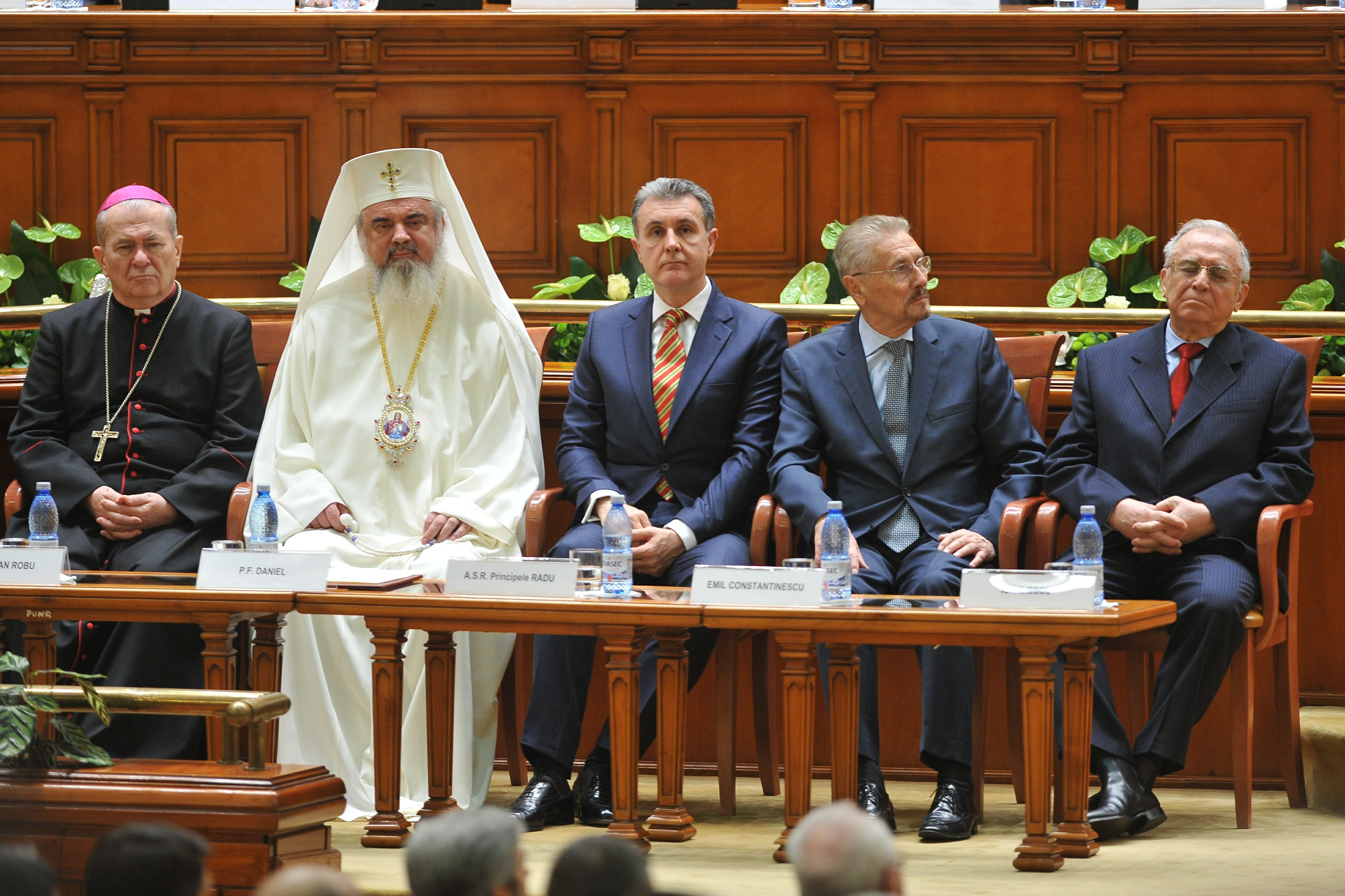 Iohannis, Cotroceni, Parlament - 2