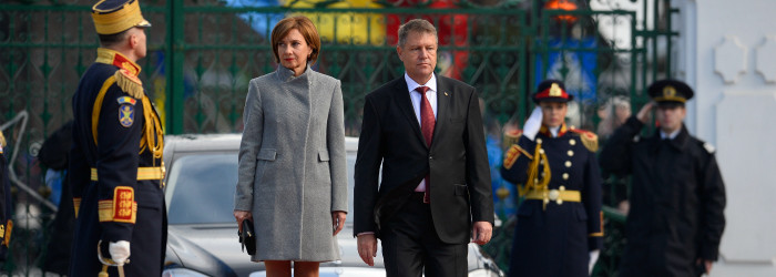 Klaus Iohannis a participat, alaturi de sotia sa, la slujba de Craciun de la o biserica din Sibiu