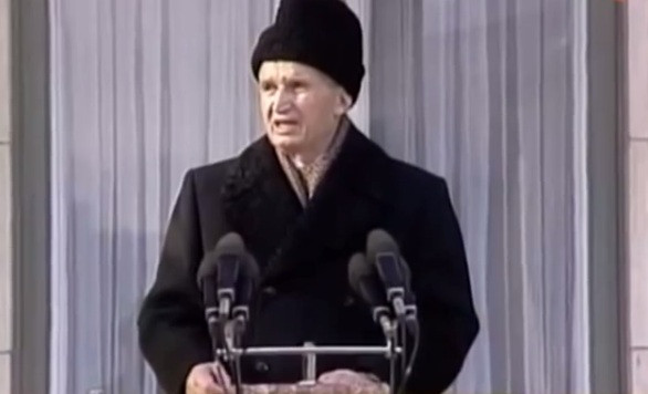 Mii de oameni au vizitat balconul unde a vorbit Ceaușescu. Eveniment în memoria eroilor Revoluției