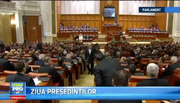 Imnul Romaniei in Parlament la numirea in functie a lui Klaus Iohannis