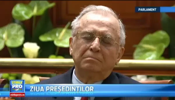 CLIPUL ZILEI: Ion Iliescu a adormit in timpul discursului sustinut de Klaus Iohannis