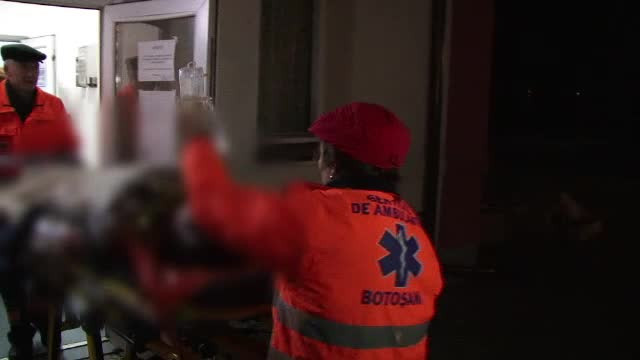 S-a intors in tara sa-si petreaca sarbatorile, dar a ajuns la spital. O femeie a fost impuscata de sotul ei, care s-a sinucis