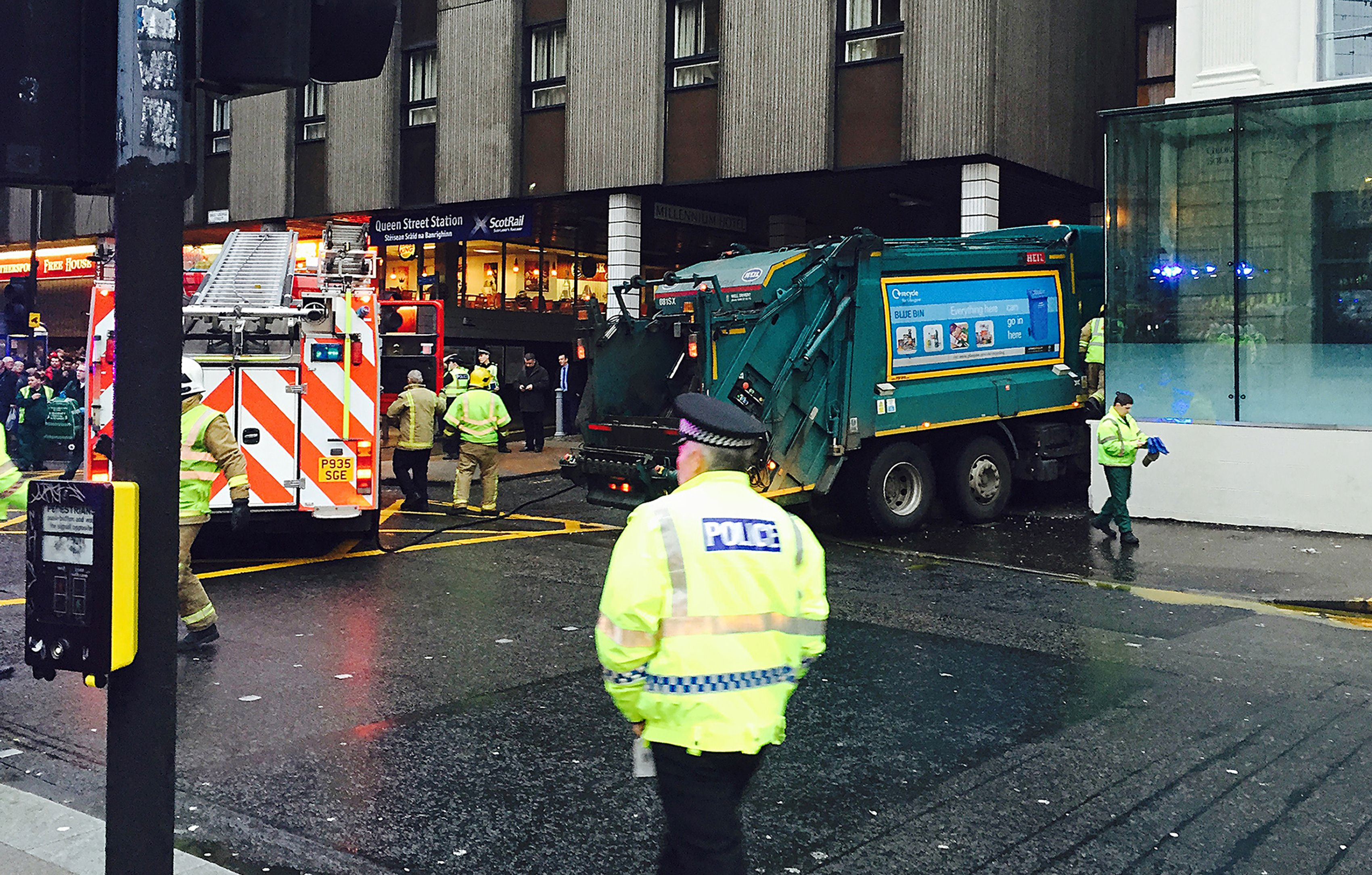 Tragedie in Glasgow. Un camion a intrat intr-un grup de pietoni, omorand sase persoane. Politia exclude varianta unui atac