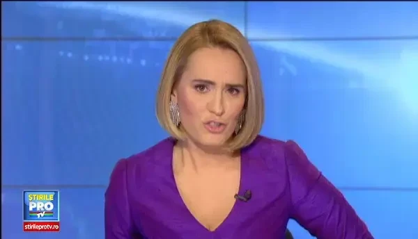 Scena unica surprinsa intr-o gara din India. O maimuta isi salveaza de la moarte o surata electrocutata