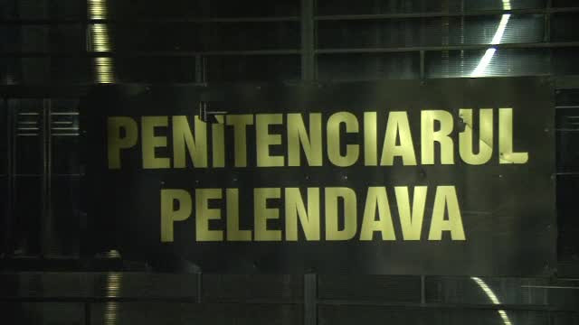 Politia din Craiova, in alerta. Un detinut de doar 21 de ani, condamnat pentru furt, a evadat, luni seara