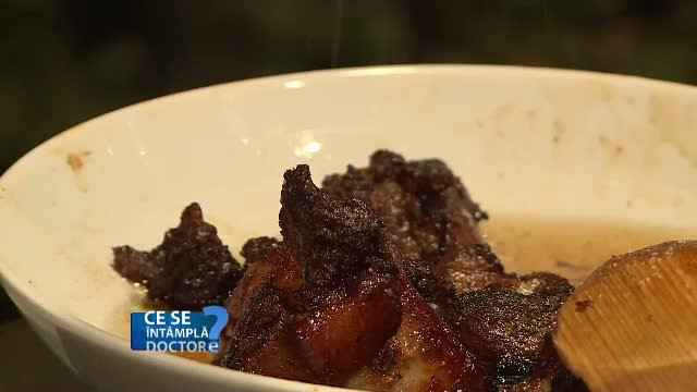 Mancati cu moderatie toate specialitatile Sarbatorilor. De asemenea, orice felie de carne trebuie asociata cu o leguma