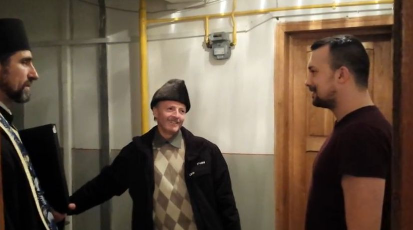 Clipul de pe YouTube care a starnit numeroase discutii: "Vestim nasterea Mantuitorului"; "Si aveti vreo dovada?". VIDEO