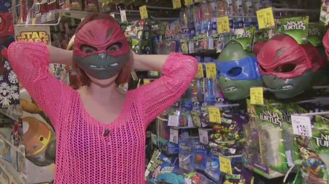 Cei mici, entuziasmati, parintii lor, dezorientati. Topul jucariilor pe care si le doresc copiii sub brad in 2014