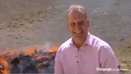 Un jurnalist BBC este sub influenta drogurilor exact in timp ce incearca sa transmita in fata camerei de luat vederi. VIDEO