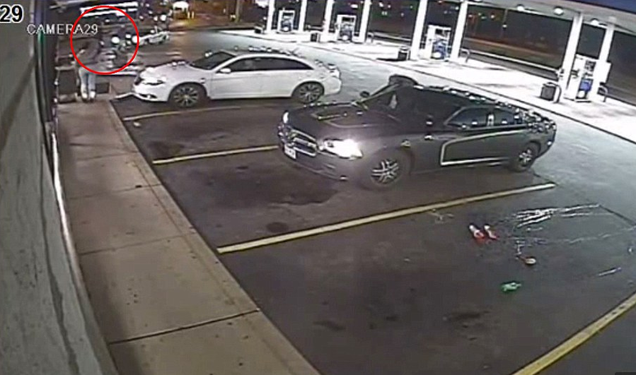 Tanarul de culoare ucis in Missouri i-a amenintat cu un pistol pe politisti. Imaginile surprinse de camere de supraveghere