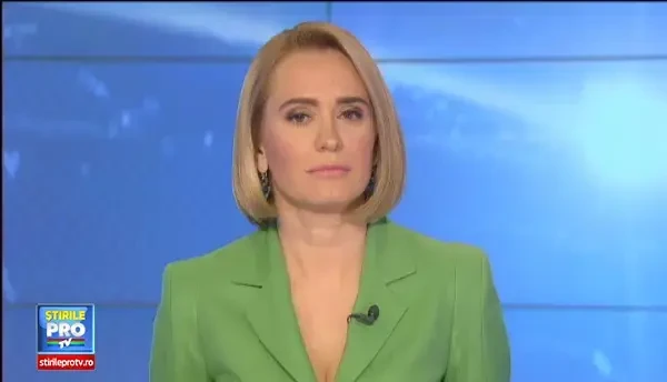 Ploua cu bani din cer de Craciun, la Hong Kong. Incidentul care i-a facut pe oameni sa plece cu bratele pline de dolari