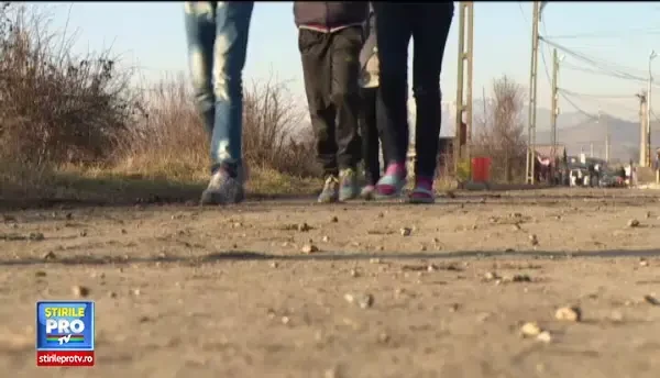 Povestea celor trei copii din Ramnicu Valcea pentru care Craciunul nu exista. Familia isi face sarbatorile din 6 lei