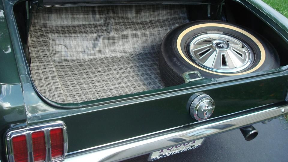 Afacere cu rable. Cum faci usor bani din masini vechi si abandonate. Ce trebuie sa iei din autoturism inainte sa-l arunci