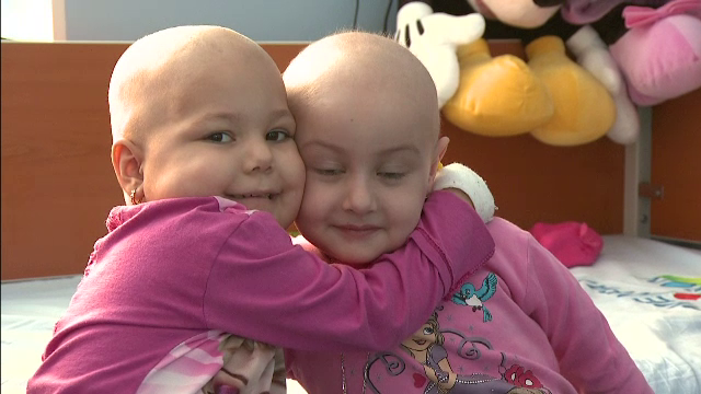 DARUIESTE VIATA: Bianca si Rares se lupta cu leucemia, insa pot fi salvati cu un gest care nu costa nimic