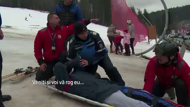 Incidente pe partiile de la munte. Un tanar care schia si-a rupt piciorul, iar un altul a fost lovit in cap de o sanie