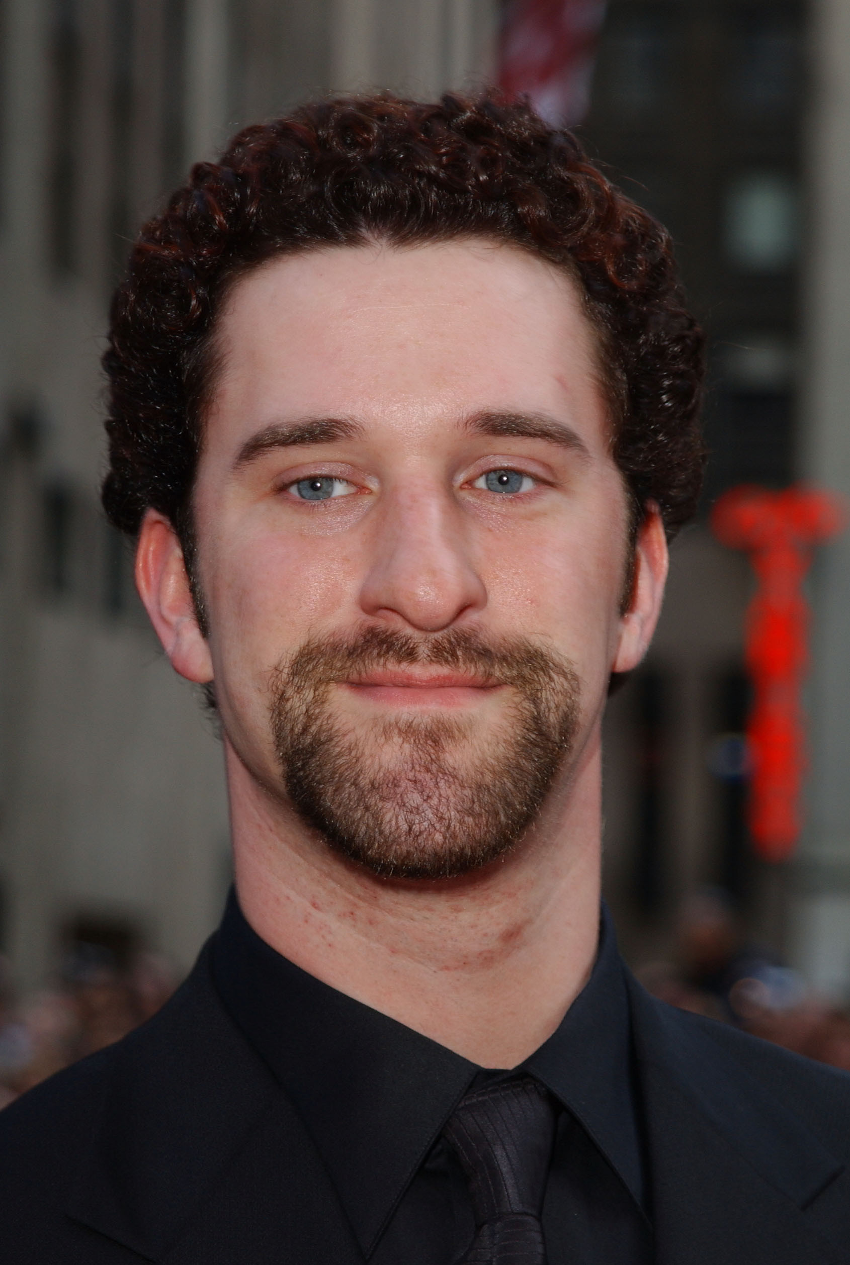 Dustin Diamond, cunoscut pentru rolul lui Screech din "Salvati de clopotel", a fost arestat. Actorul a injunghiat un barbat