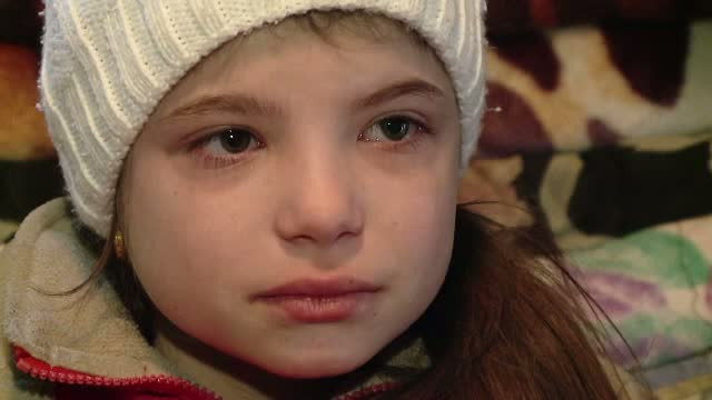 Destinul trist al Izabelei. A fost data in grija statului de mica, iar apoi sansa la un trai mai bun s-a transformat in chin