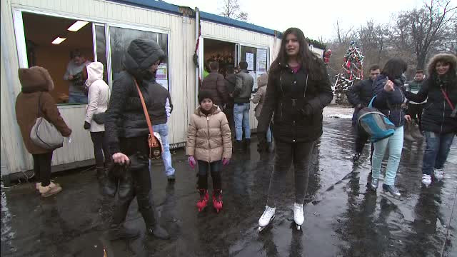 Patinoarele din Capitala, extrem de aglomerate de Sarbatori. Cat va costa ca sa apelati la un instructor