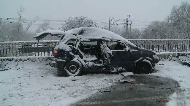 Accident grav in Arad. O femeie de 39 de ani si fiica ei au murit, dupa ce masina in care se aflau a fost izbita de un TIR