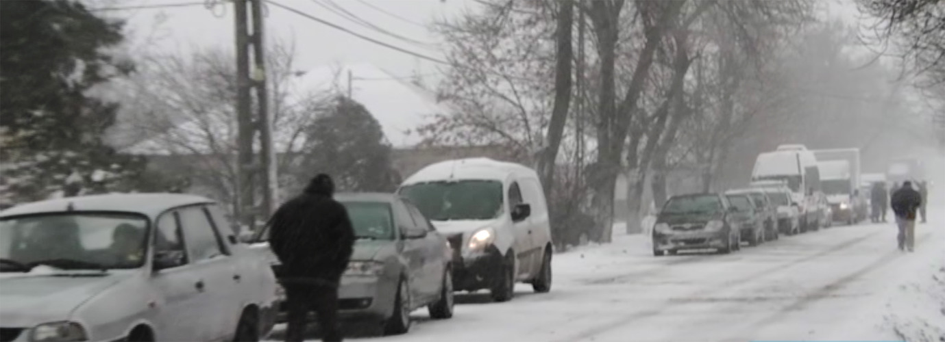 Coloana de zeci de kilometri pe drumul spre mare. Autostrada Soarelui este inchisa din cauza vremii