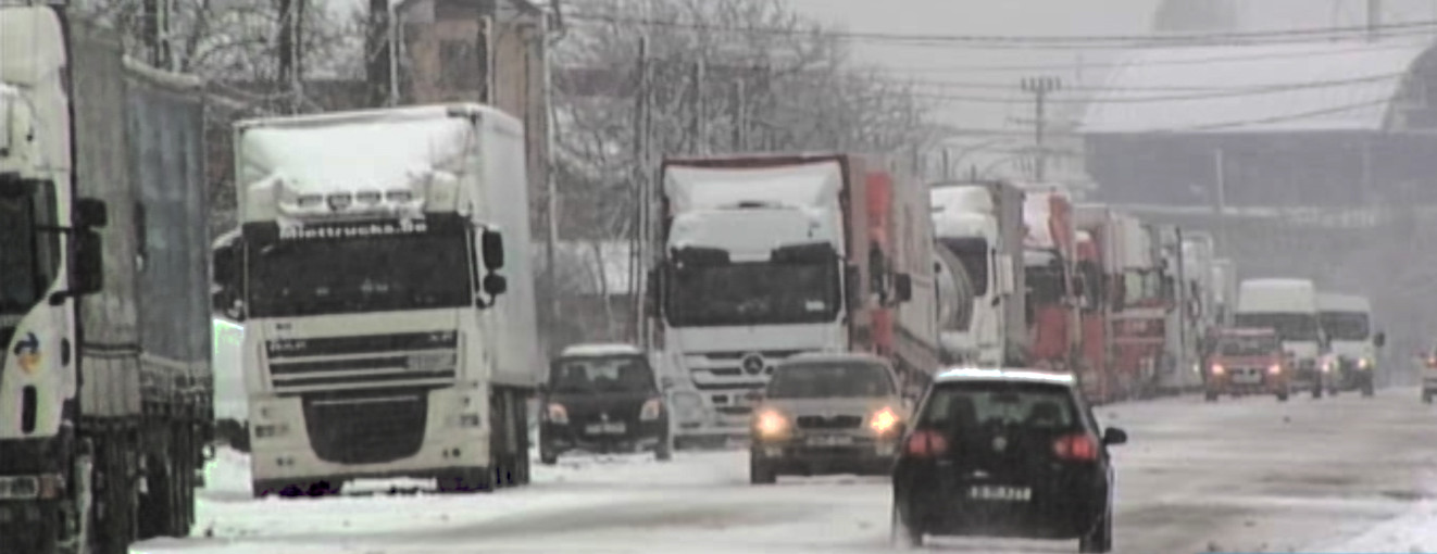 Trenuri blocate in zapada, avioane anulate, camioane trase pe dreapta. Iarna a inghetat traficul in sud-estul Romaniei