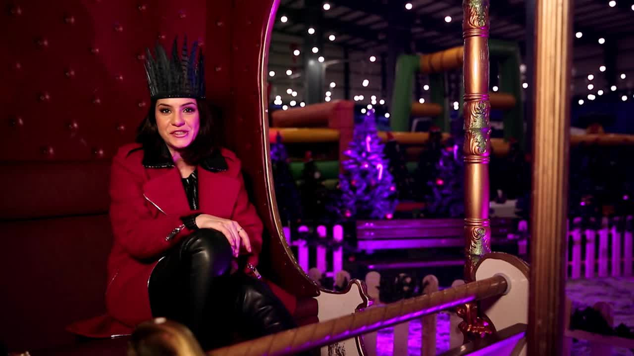 "Bunicii mei nu s-au pupat sub vasc, ci langa o soba, intr-un sat". Oana Tache te invita sa faci altfel de urari de Revelion