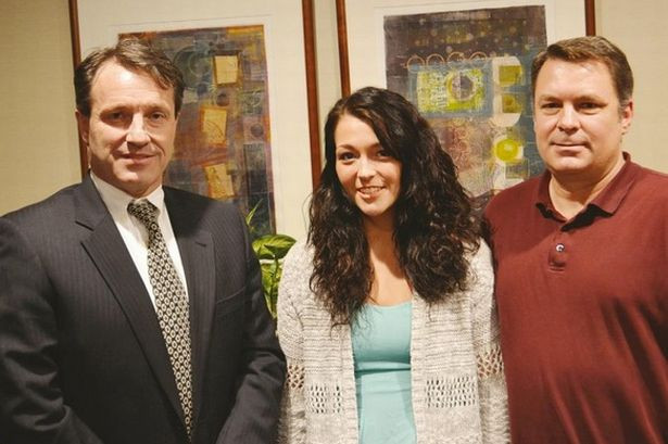 O tanara de 18 ani a fost prinsa in timp ce consuma alcool. Propunerea indecenta a politistului, pentru a scapa nevinovata